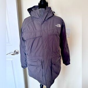 Like New boys, The North Face Parka.  Size XL (14/16)